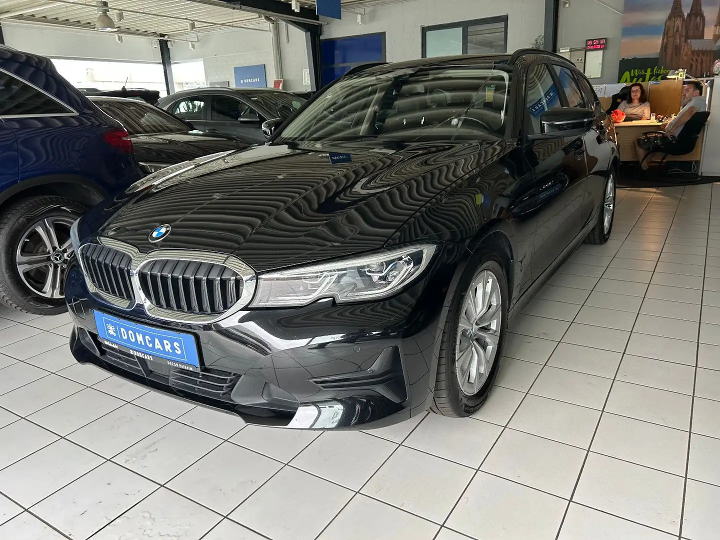 BMW 320 d Touring Advantage/HEAD UP/VIRTUAL/GARANTIE/ Schwarz - 2