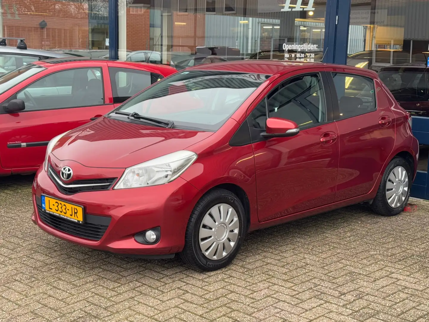 Toyota Yaris 1.0 VVT-i Trend 5 deurs! Airco l MTF stuur l Elek Rood - 2