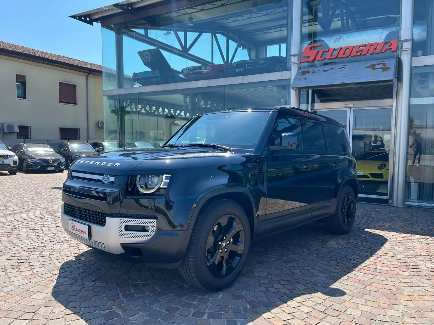 Land Rover Defender 110 3.0D I6 200 CV AWD Auto S AUTOCARRO N1 Schwarz - 2