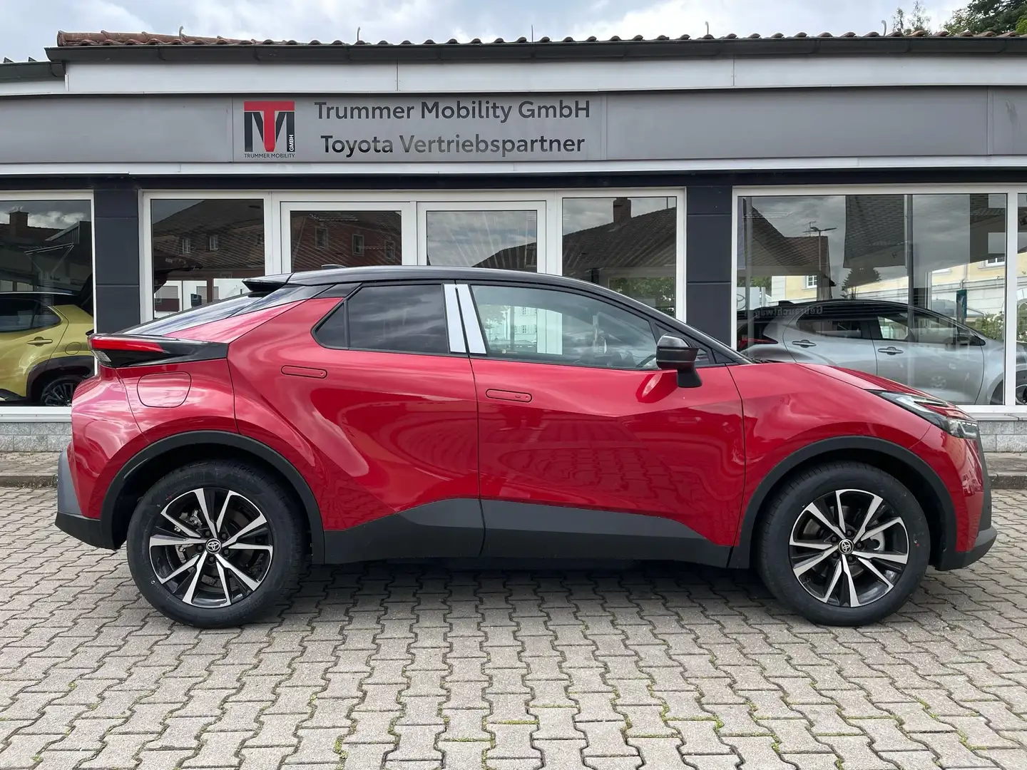 Toyota C-HR 2.0 Plug in Hybrid Teamplayer Rouge - 2