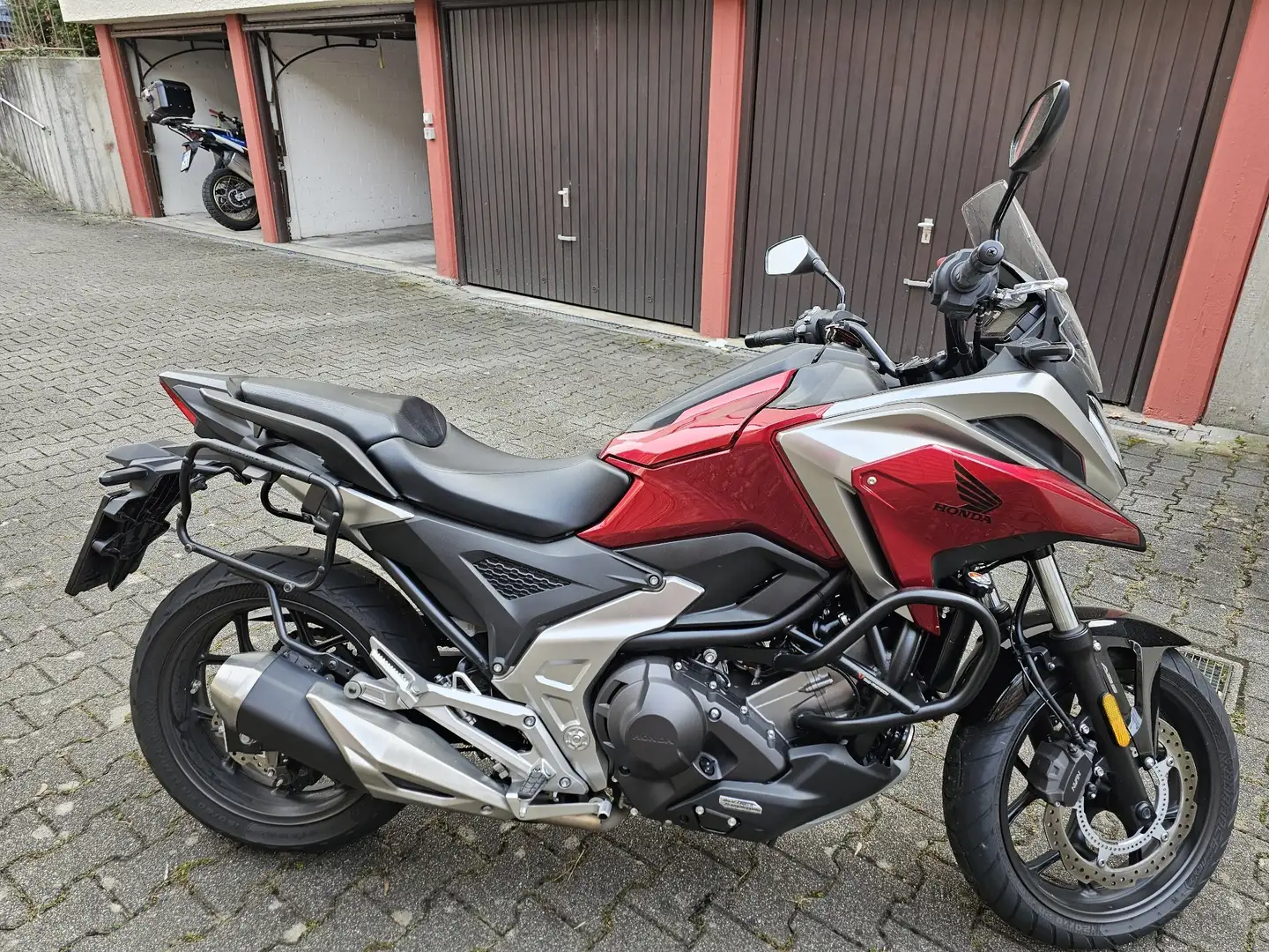 Honda NC 750 Honda NC 750 X DCT DP ED Automatik Červená - 1