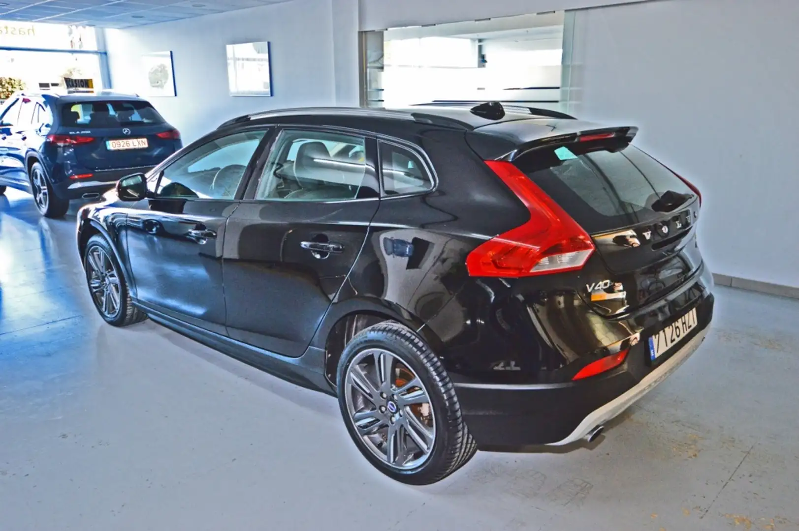 Volvo V40 Cross Country T4 Summum AWD 180 Aut. Negro - 2
