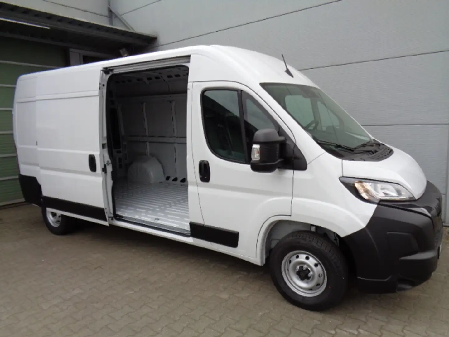 Peugeot Boxer 2.2 BlueHDi 140 L3H2 Bodenpl., Sitzh., Standheizun Weiß - 2