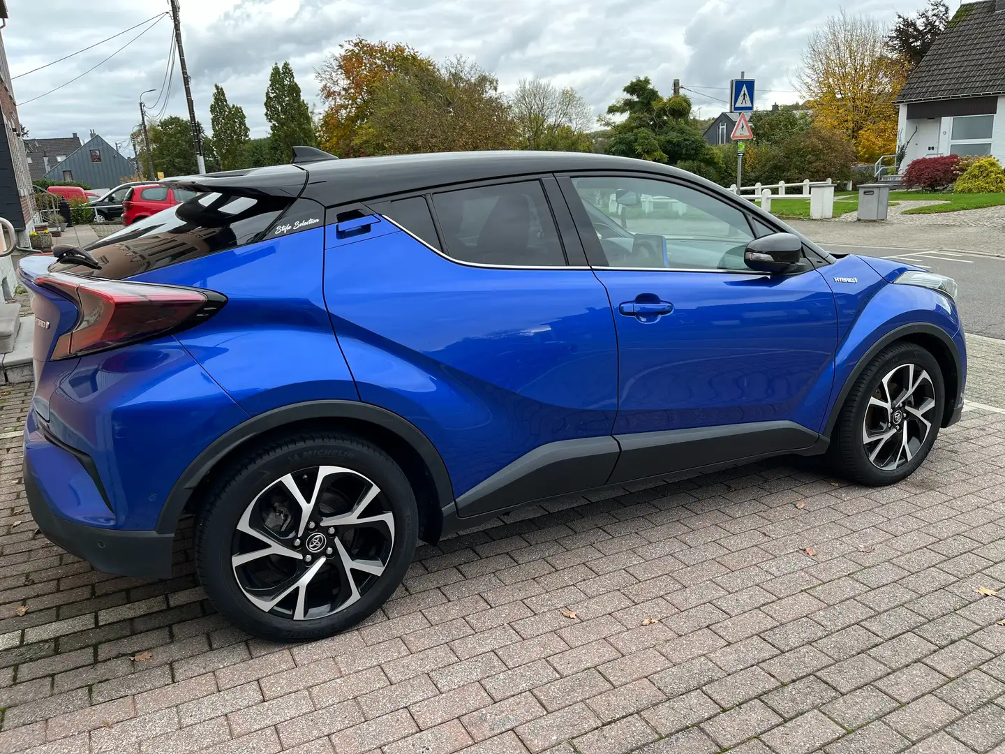 Toyota C-HR C-HR Hybrid 1.8i VVT-i C-Ult Launch Edition Bleu - 1