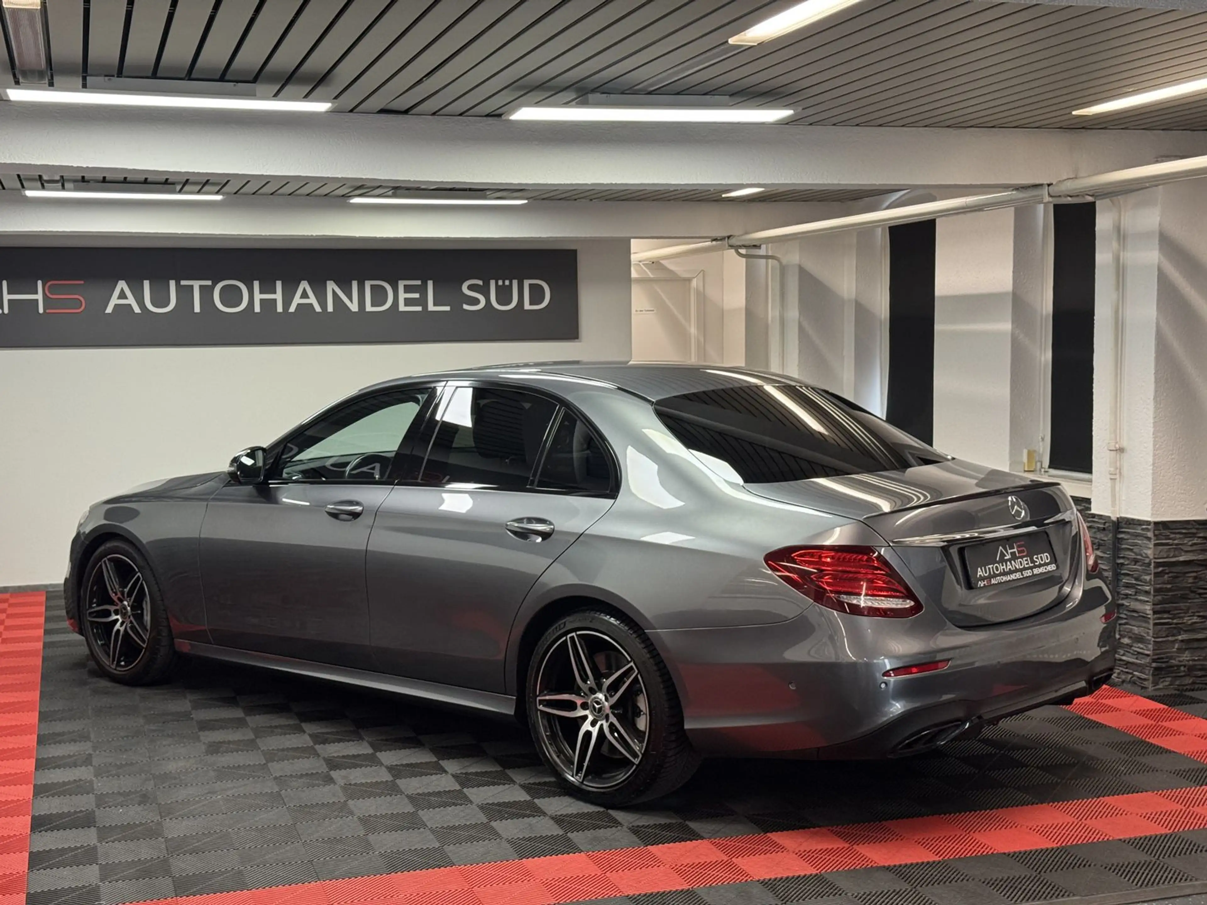 Mercedes-Benz E 43 AMG 4M*GDACH*LED*W.SCREEN* — photo 4