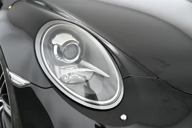 Porsche 911 view 15