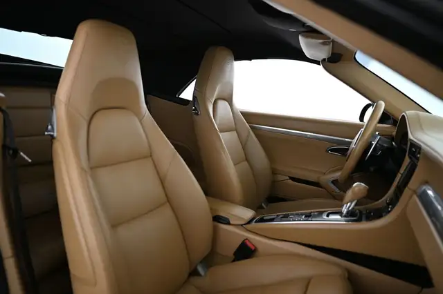 Porsche 911 view 19