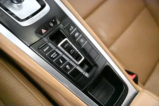 Porsche 911 view 24