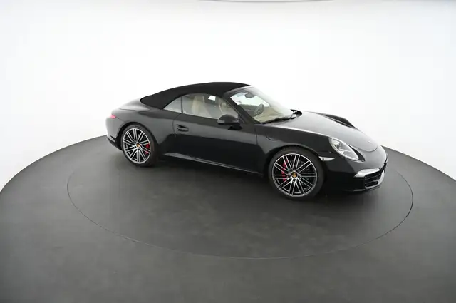 Porsche 911 view 8