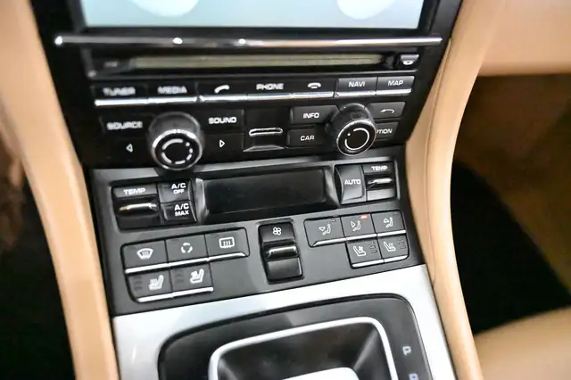Porsche 911 view 22