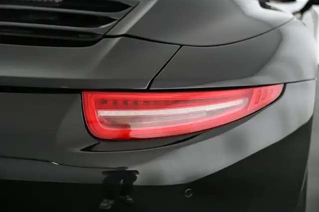 Porsche 911 view 14
