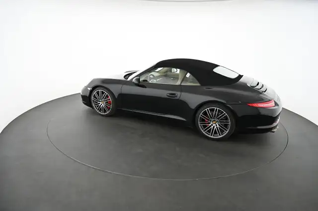 Porsche 911 view 7