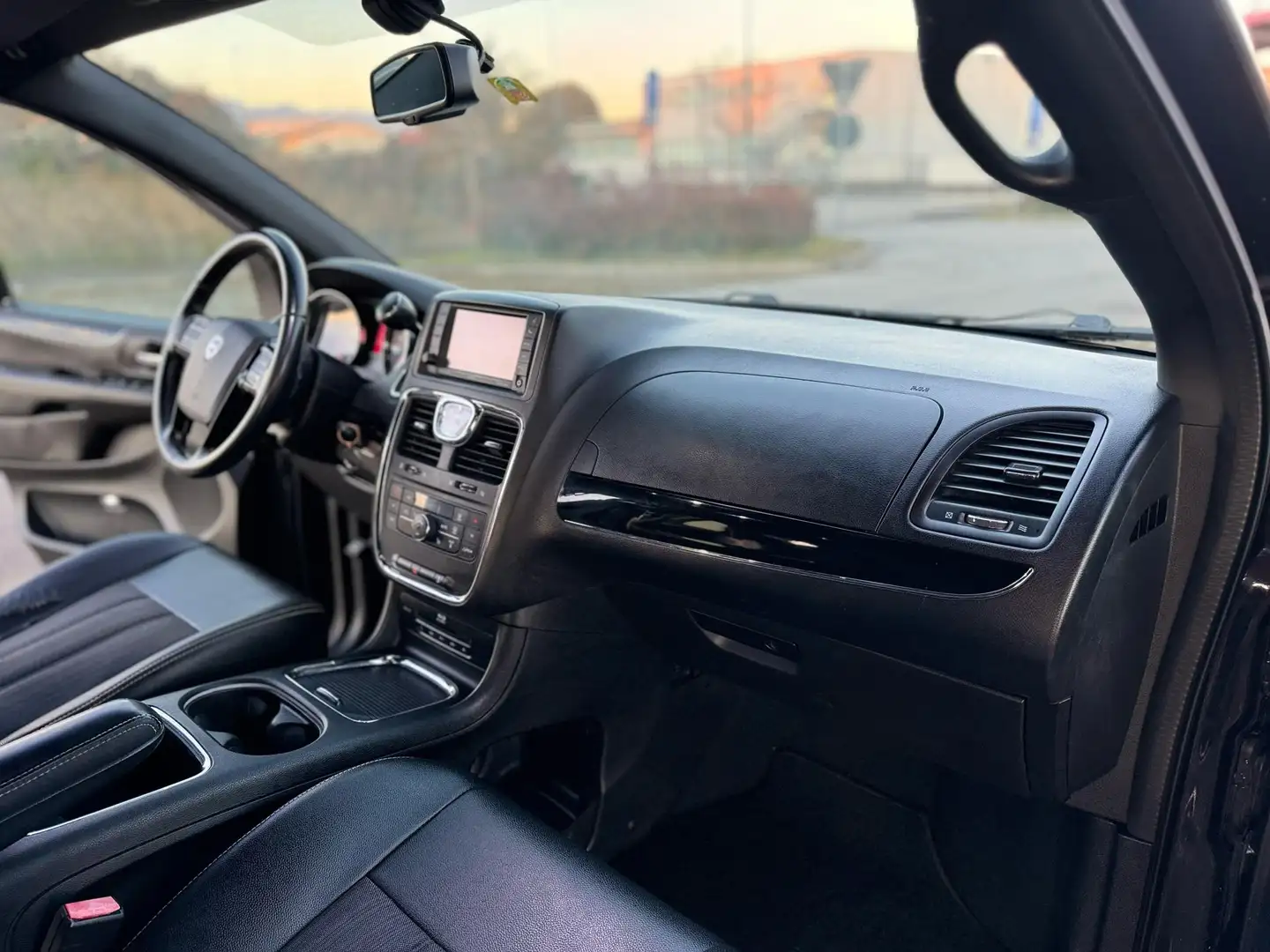 Lancia Voyager Voyager V 2.8L Platinum 177cv(178) auto E5+ Nero - 1