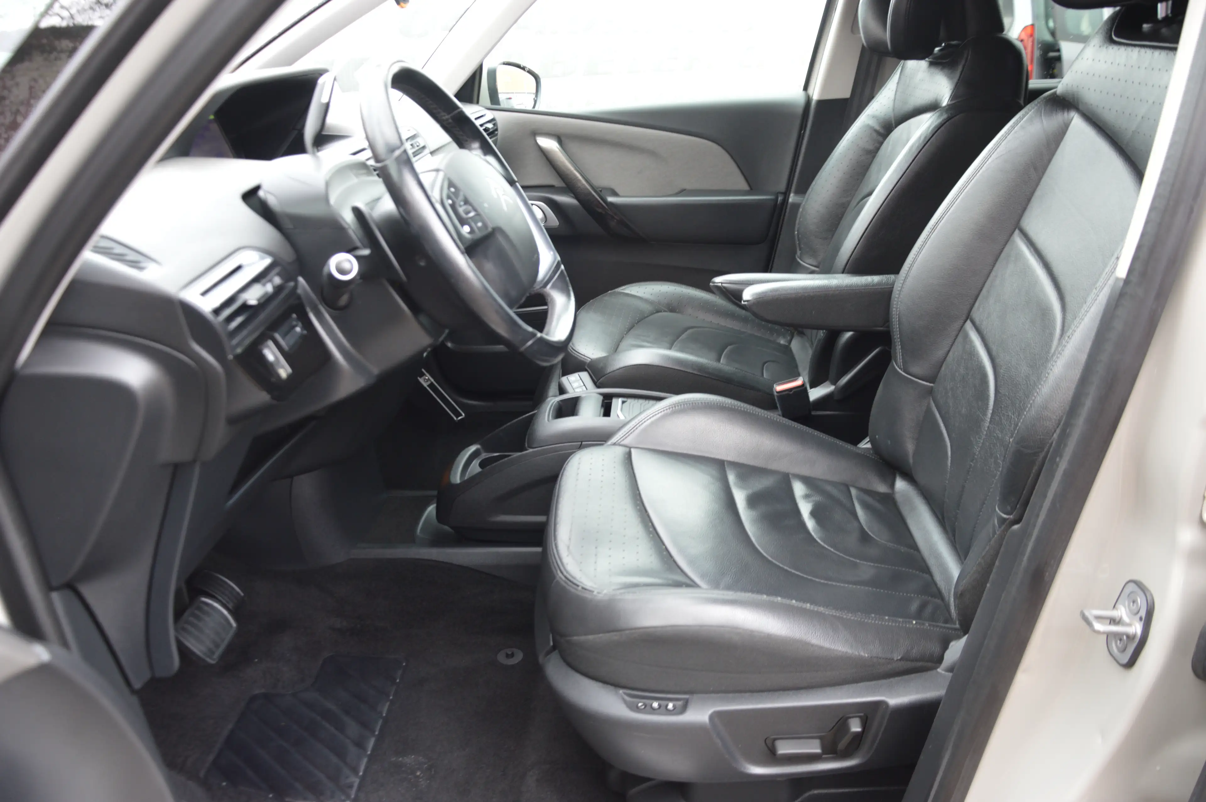 Citroen C4 Picasso 1.6BlueHDi Shine BOITE AUT 7PL NAV CAM 96.148KM — photo 8