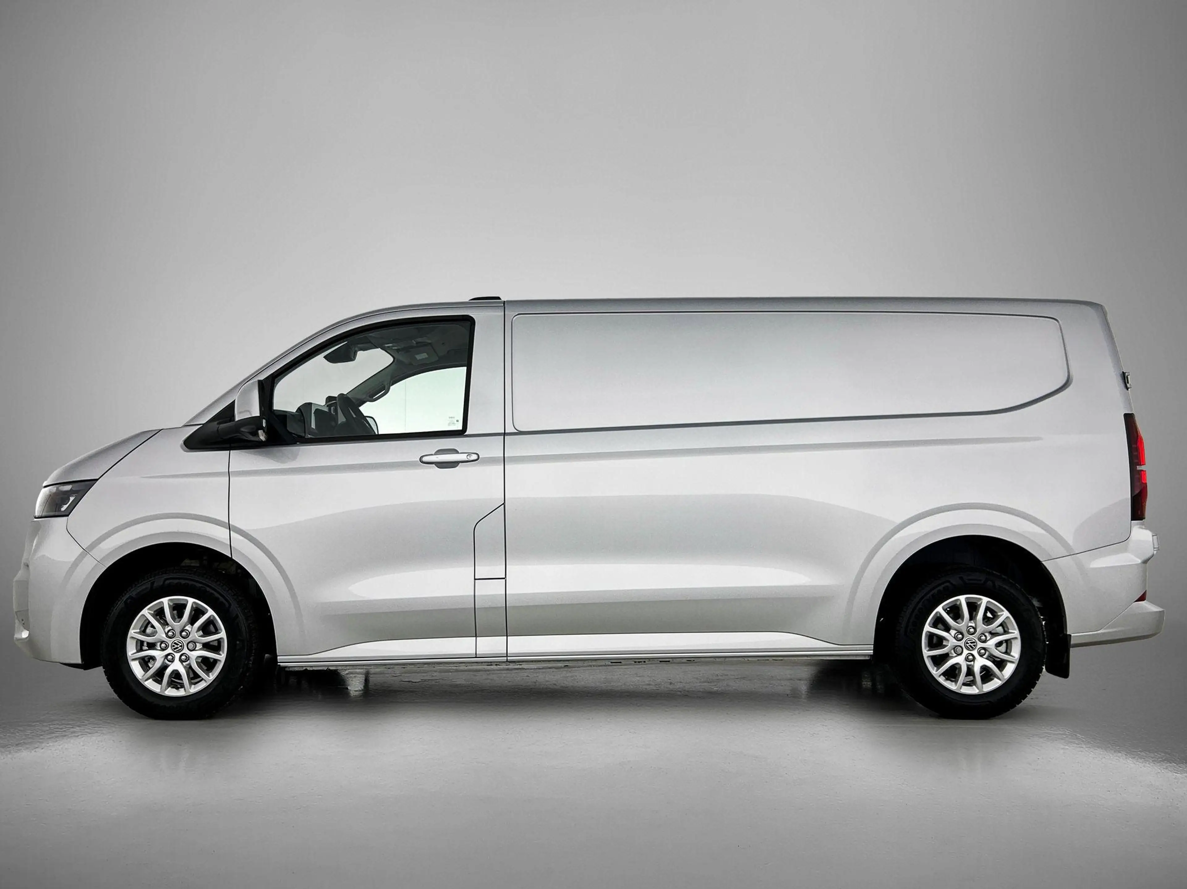 Volkswagen Transporter 2.5 eHybrid L2H1 Style 233 PK | Automaat | Airco | — photo 2