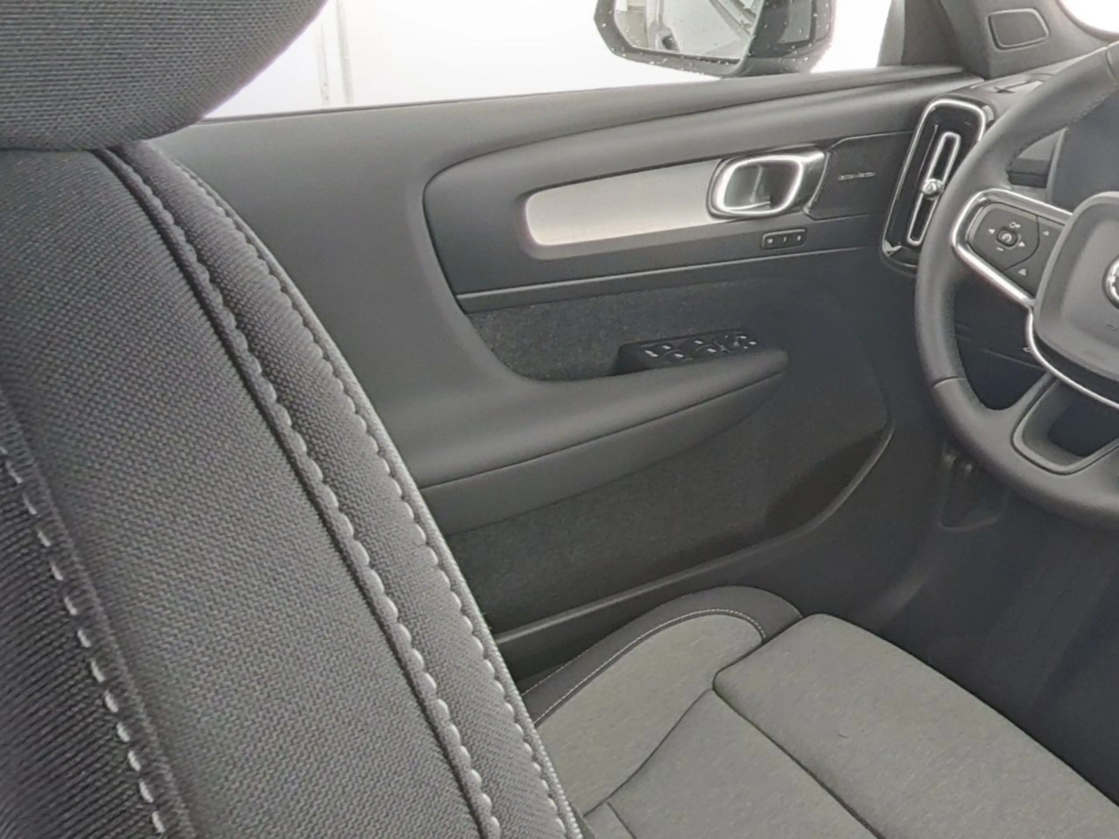 Volvo XC40 B4 Plus Dark 2WD !! PIXEL-LED+RFK+FSH !! — photo 13