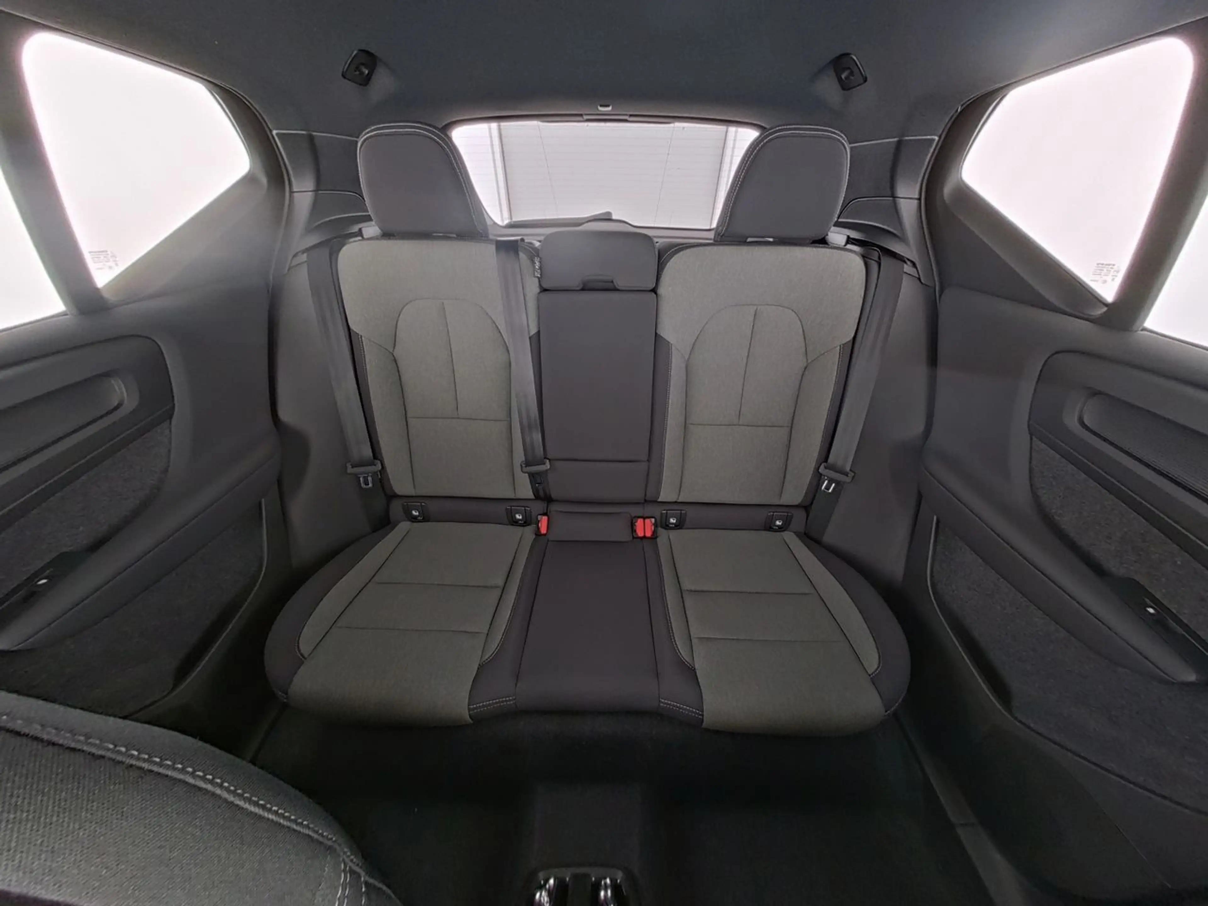 Volvo XC40 B4 Plus Dark 2WD !! PIXEL-LED+RFK+FSH !! — photo 8