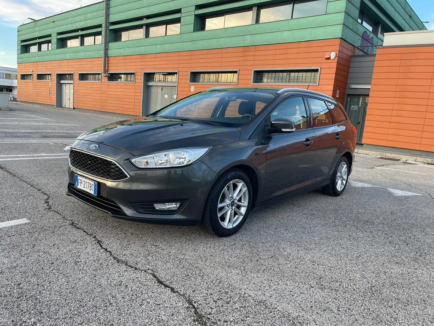 Ford Focus Focus SW 1.5 tdci Business N1 Grigio - 1