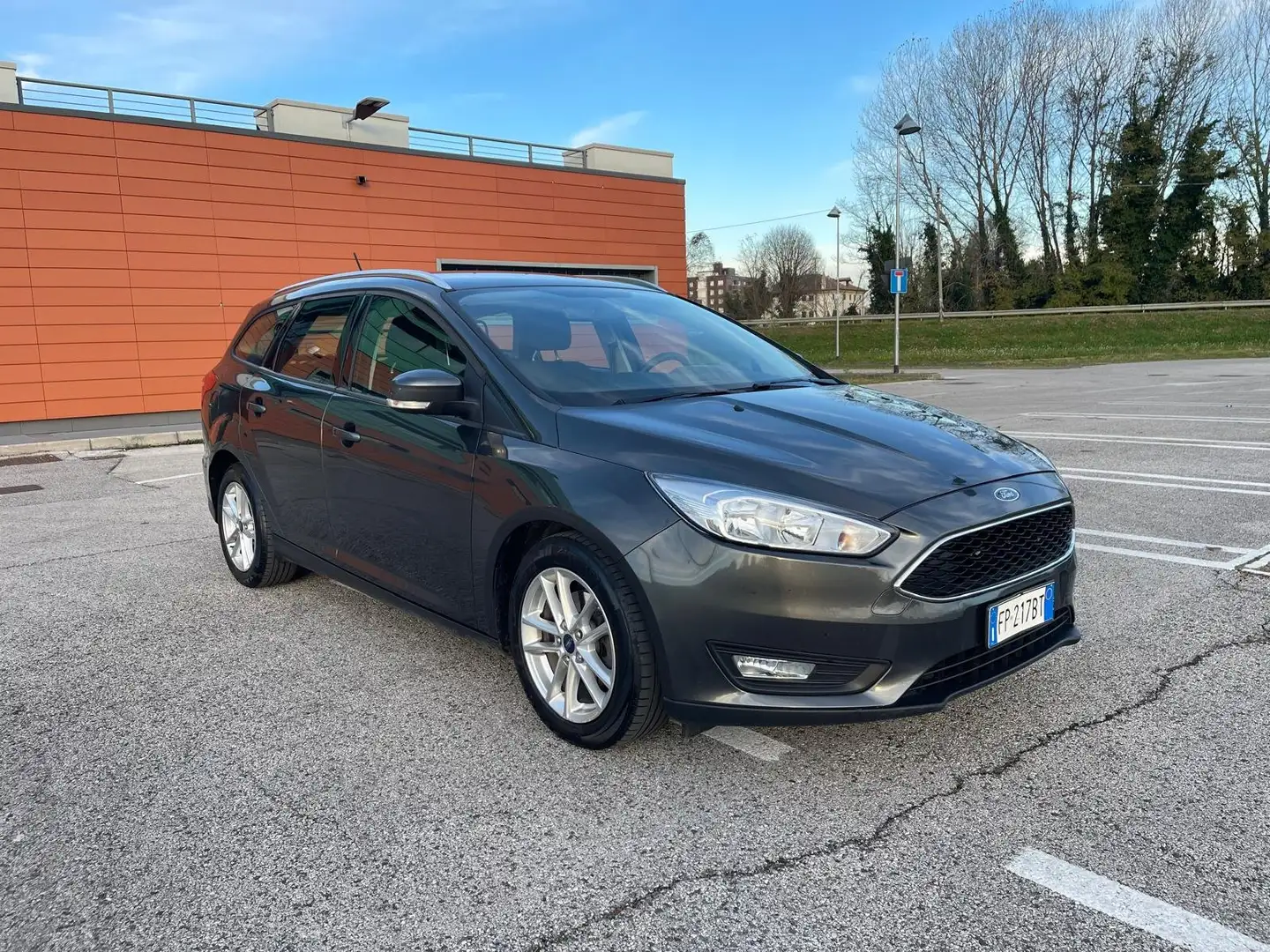 Ford Focus Focus SW 1.5 tdci Business N1 Grigio - 2