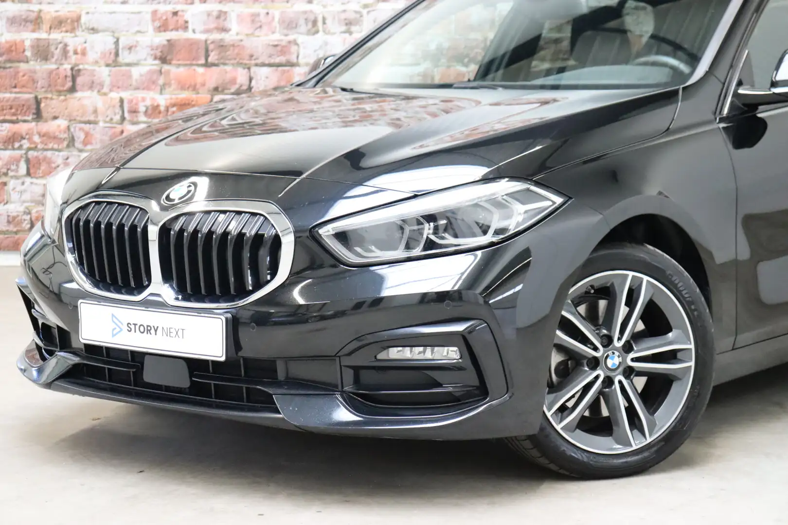 BMW 118 1 Serie 118i High Executive Sport Line Automaat / Zwart - 2