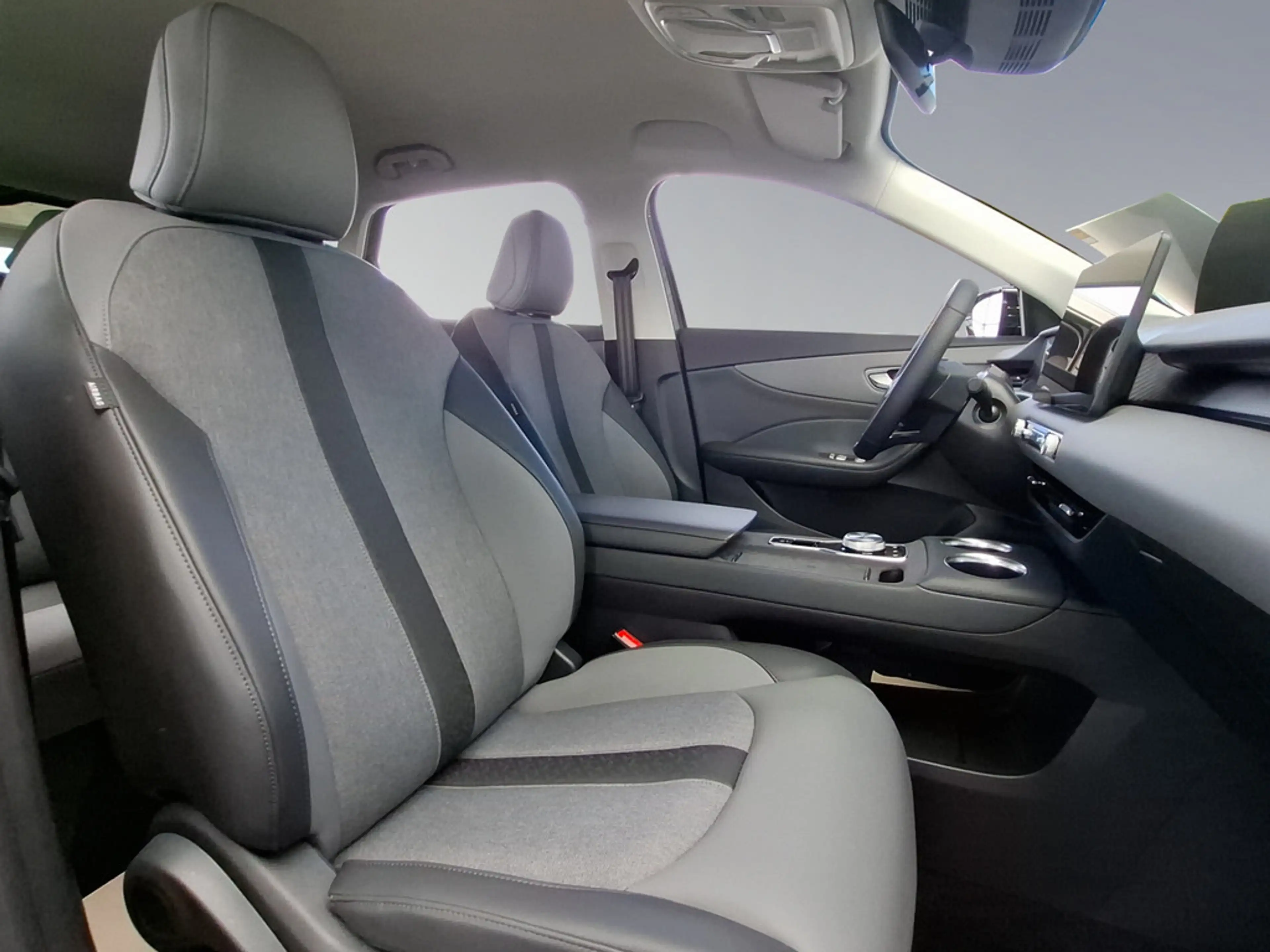 MG S5 EV Luxury 64kWh — photo 16