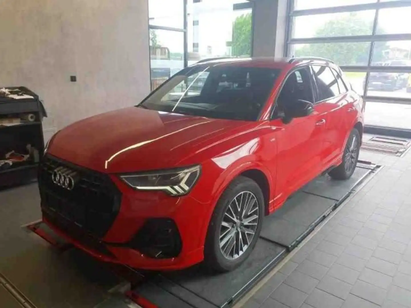 Audi Q3 35 TFSI S-LINE LED+NAV+AHK+GRA+SHZ+DAB+VC+19Z Rot - 2