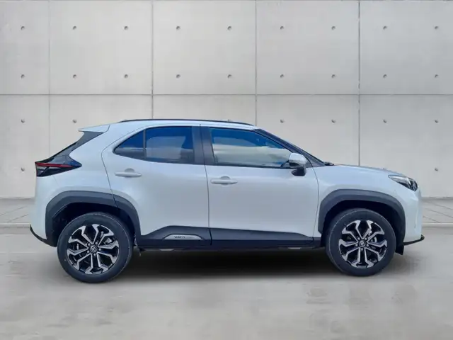 Toyota Yaris Cross view 4