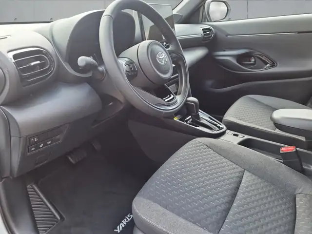 Toyota Yaris Cross view 8