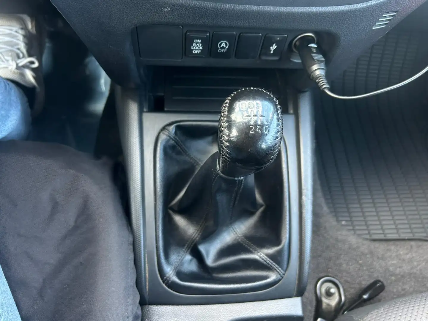 Mitsubishi L200 Doppelkabine Work Edition 4WD Grau - 2