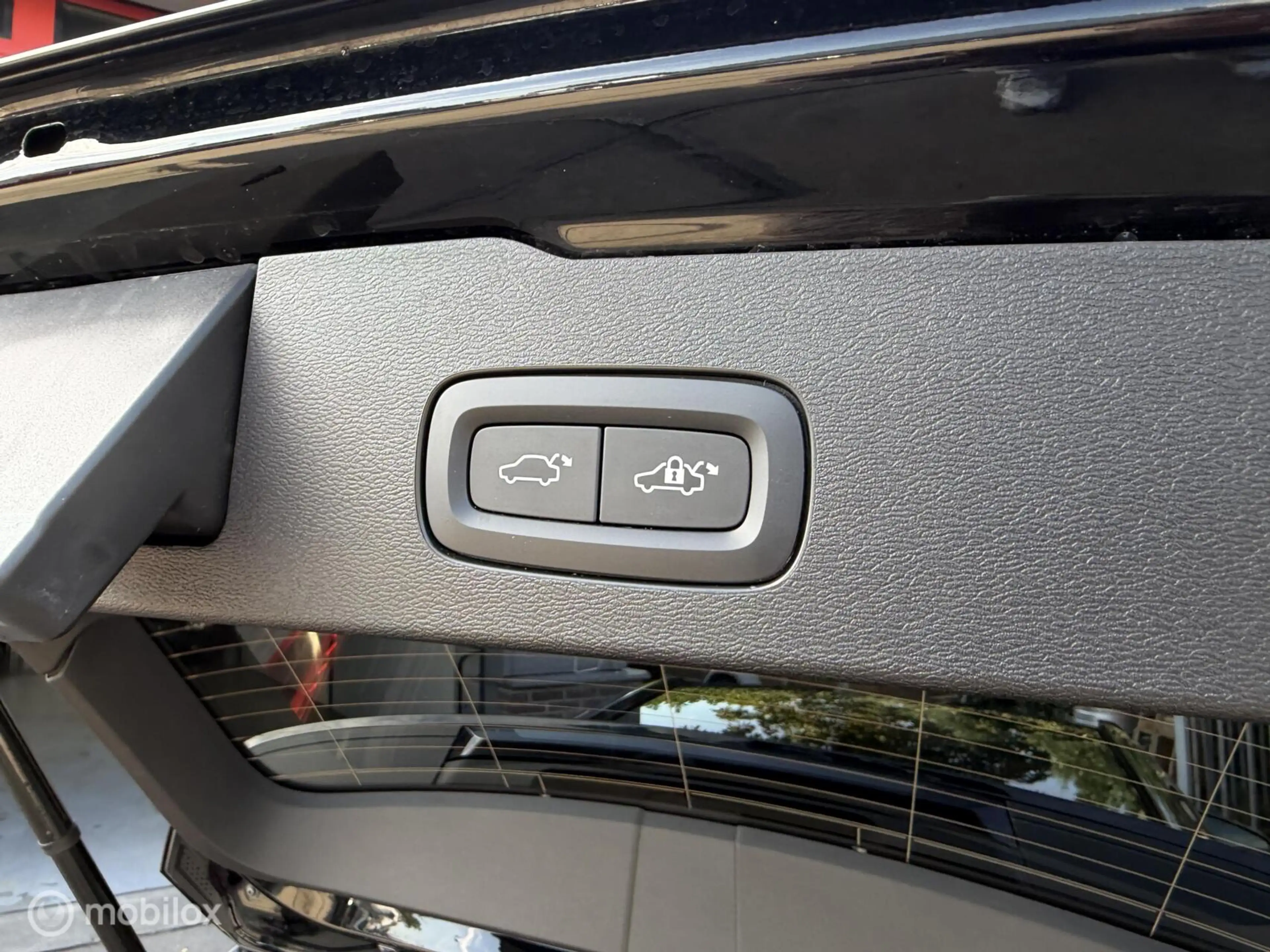 Volvo V60 2.0 T6 Plug-in hybrid AWD Plus Dark LONG RANGE — photo 19