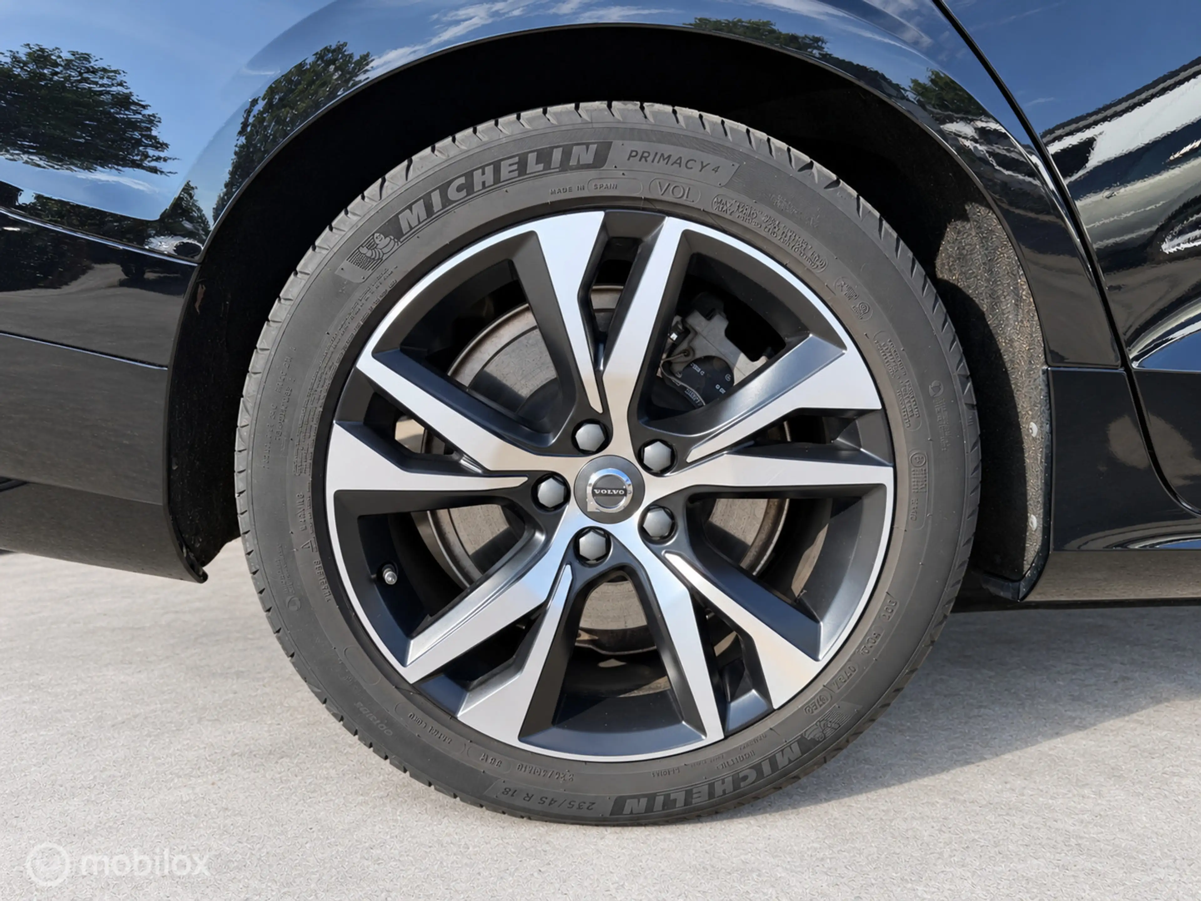 Volvo V60 2.0 T6 Plug-in hybrid AWD Plus Dark LONG RANGE — photo 22