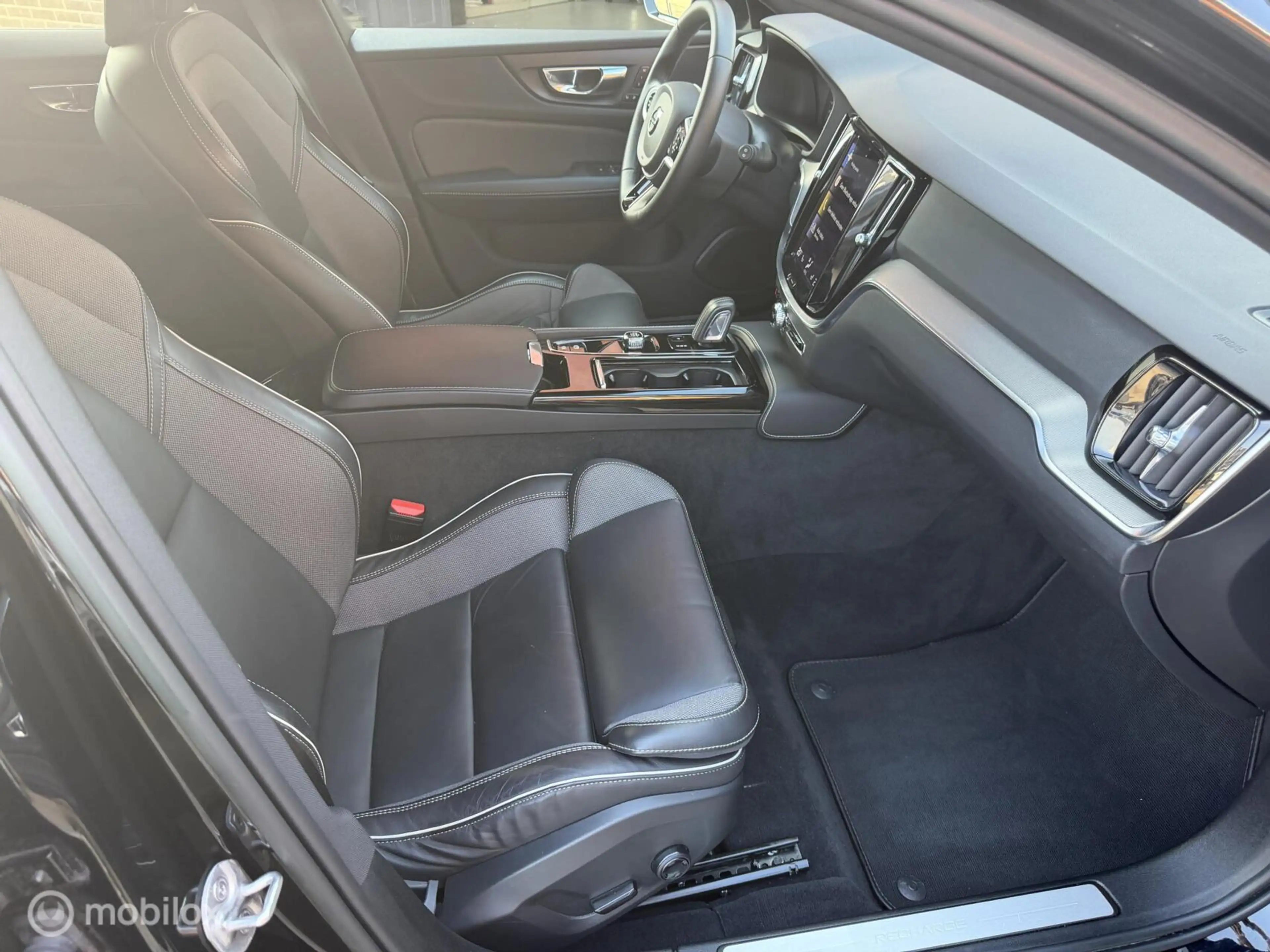 Volvo V60 2.0 T6 Plug-in hybrid AWD Plus Dark LONG RANGE — photo 6