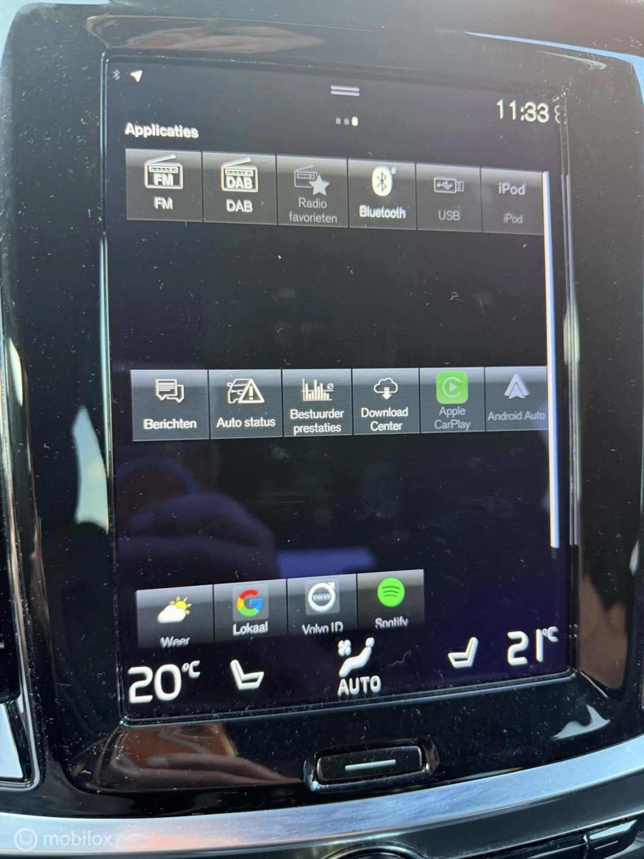 Volvo V60 2.0 T6 Plug-in hybrid AWD Plus Dark LONG RANGE — photo 11