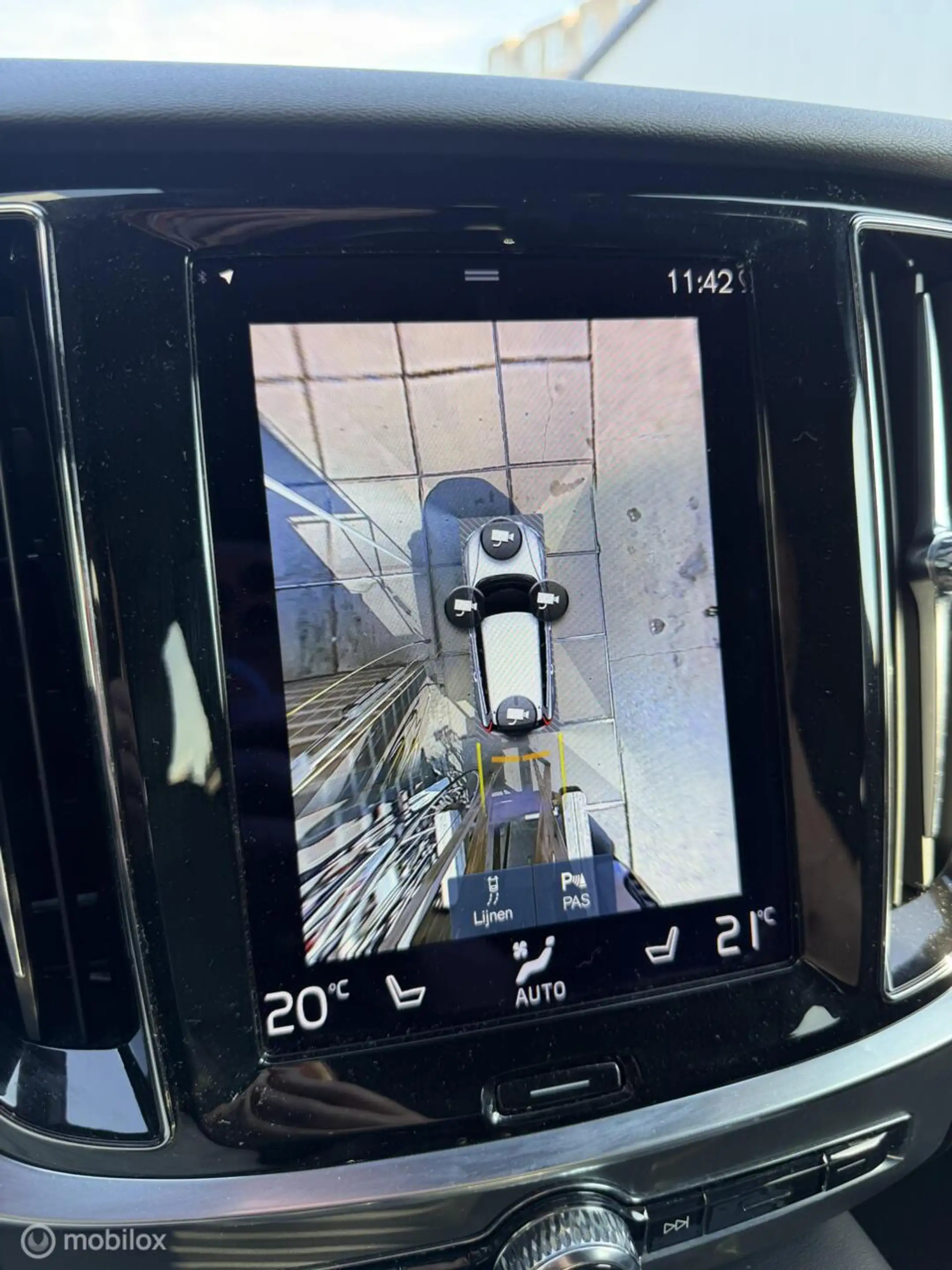Volvo V60 2.0 T6 Plug-in hybrid AWD Plus Dark LONG RANGE — photo 4