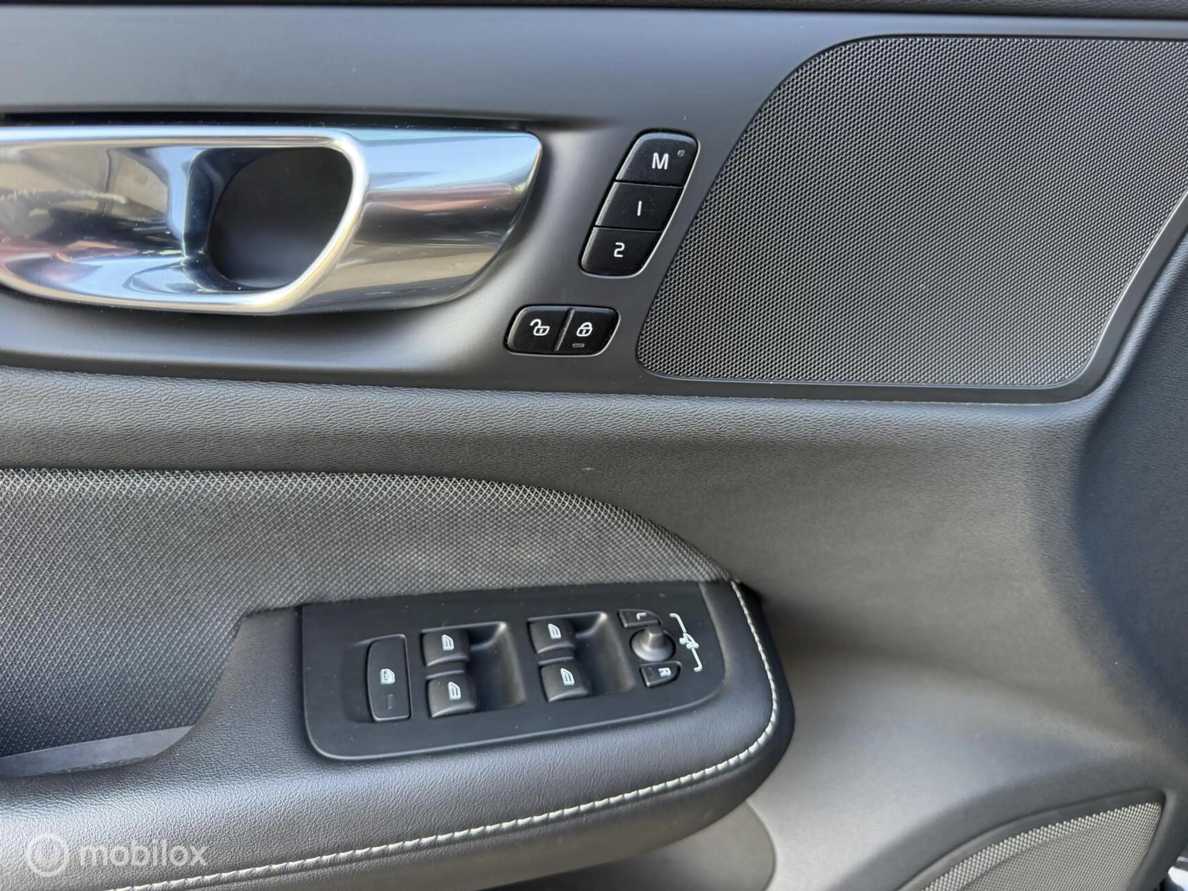 Volvo V60 2.0 T6 Plug-in hybrid AWD Plus Dark LONG RANGE — photo 7
