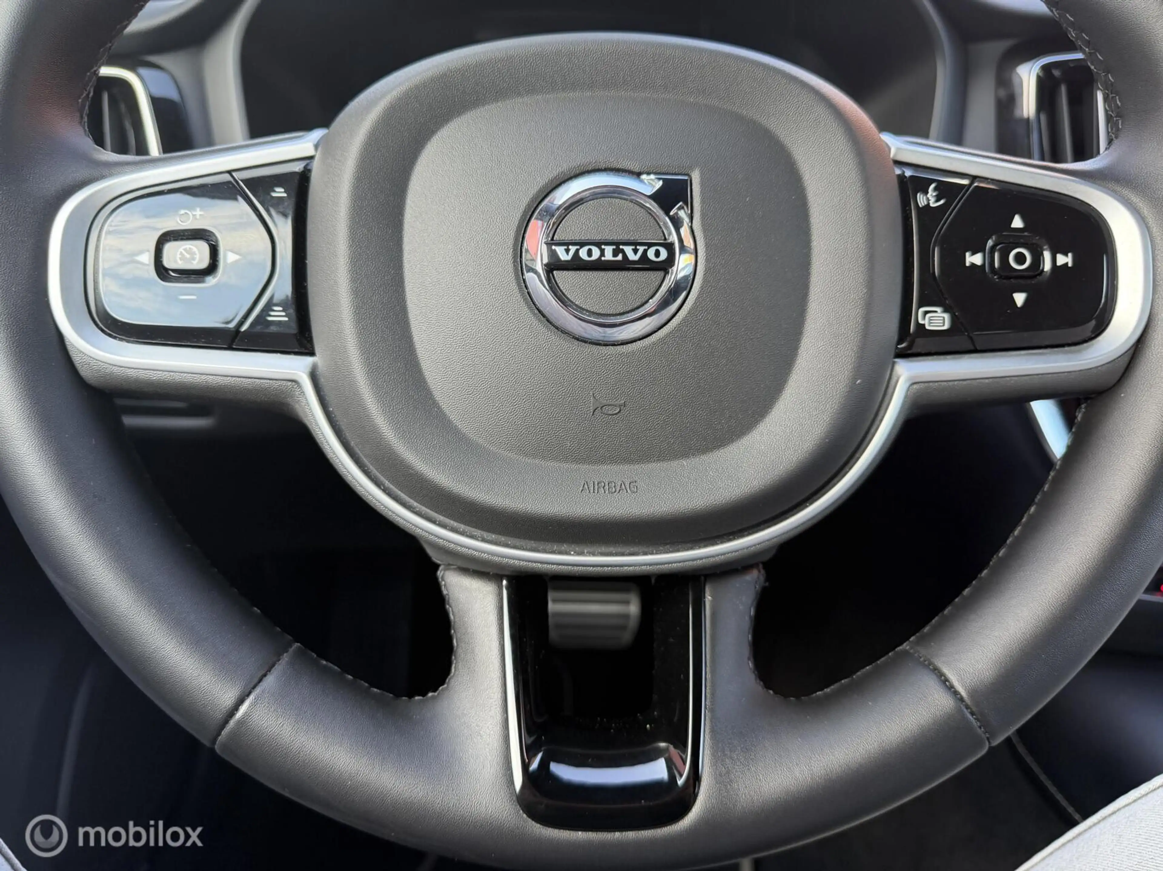 Volvo V60 2.0 T6 Plug-in hybrid AWD Plus Dark LONG RANGE — photo 17