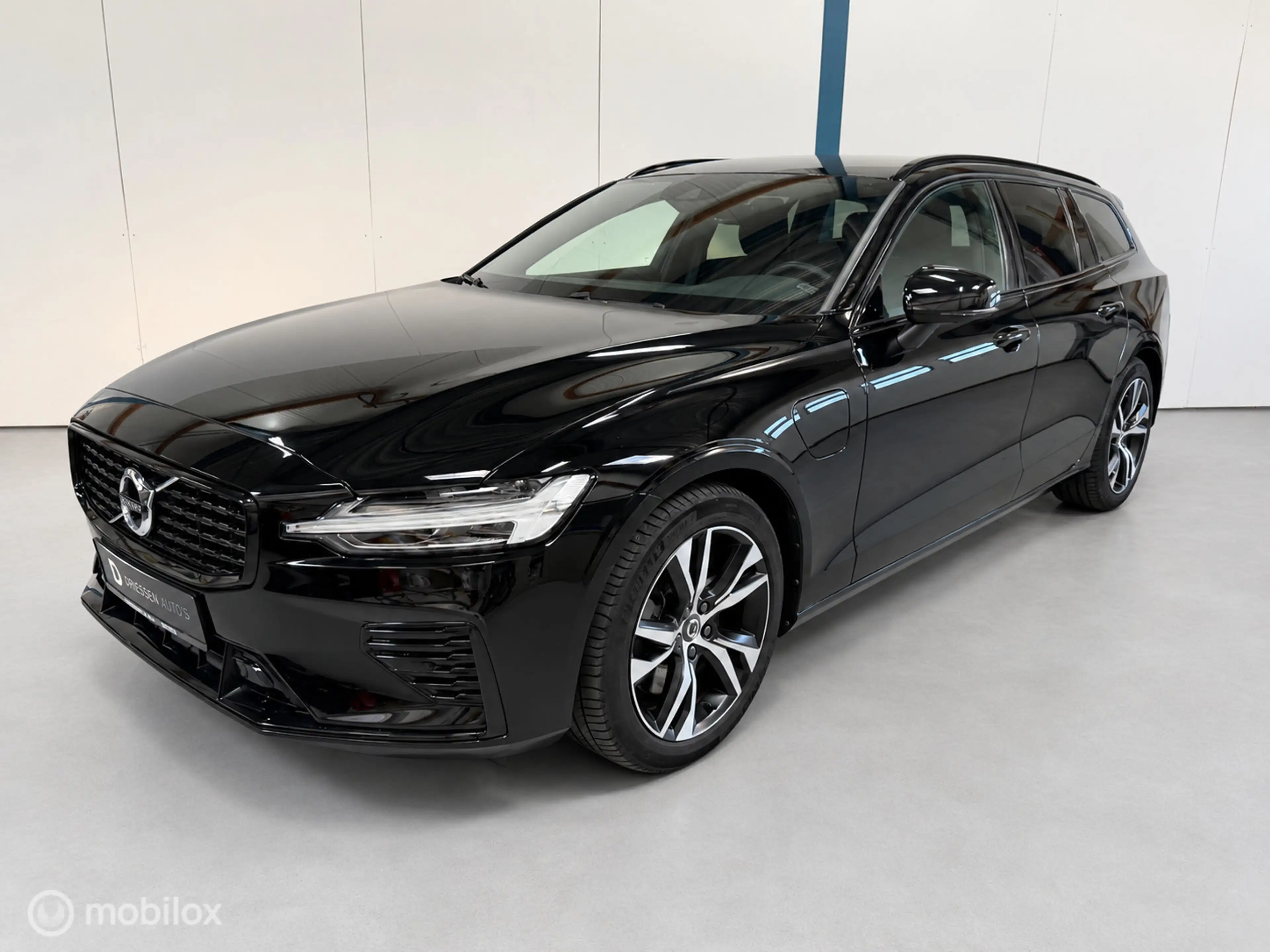 Volvo V60 2.0 T6 Plug-in hybrid AWD Plus Dark LONG RANGE