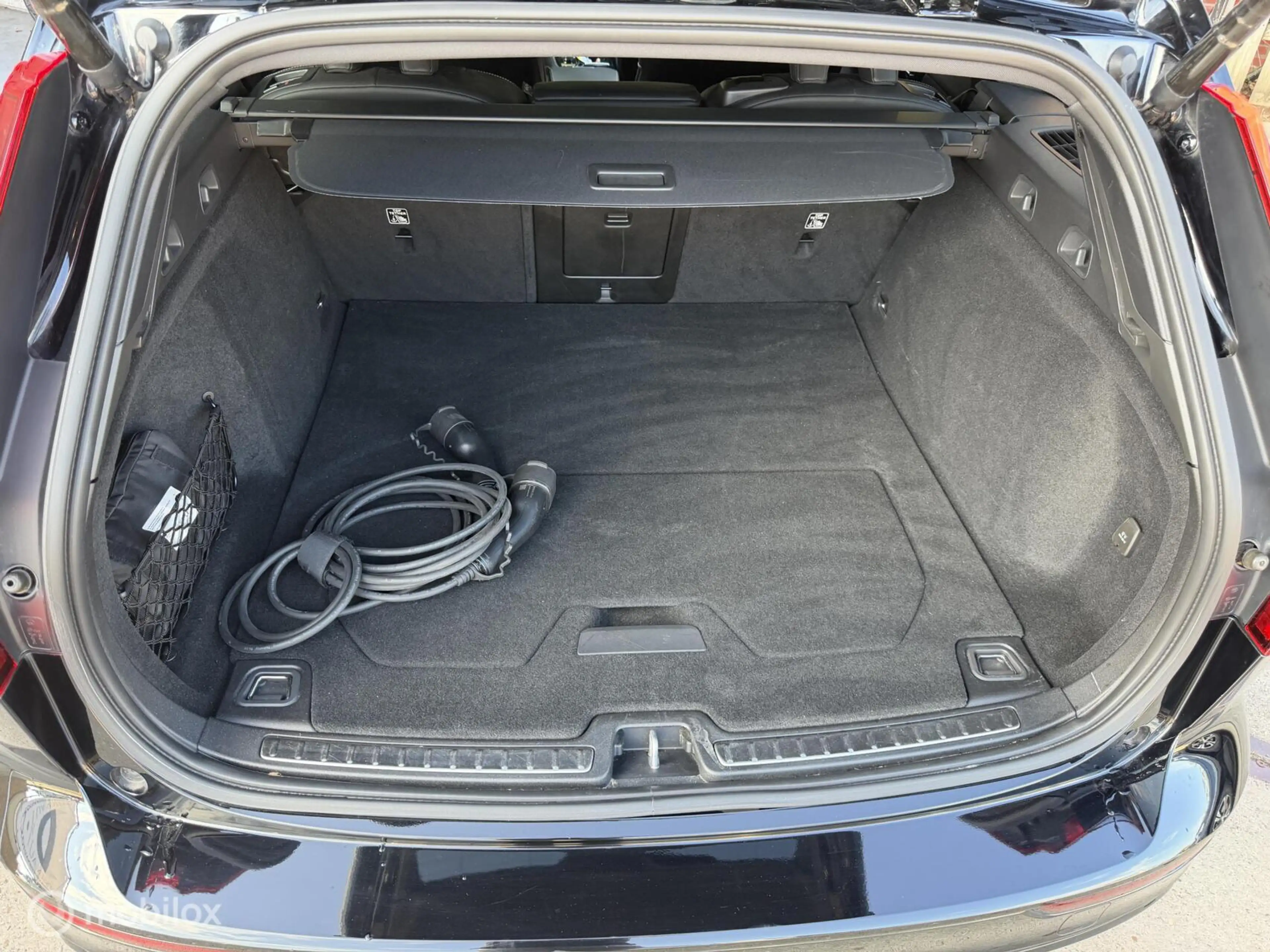 Volvo V60 2.0 T6 Plug-in hybrid AWD Plus Dark LONG RANGE — photo 18