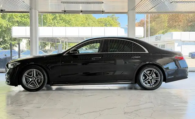 Mercedes-Benz S-Class view 4