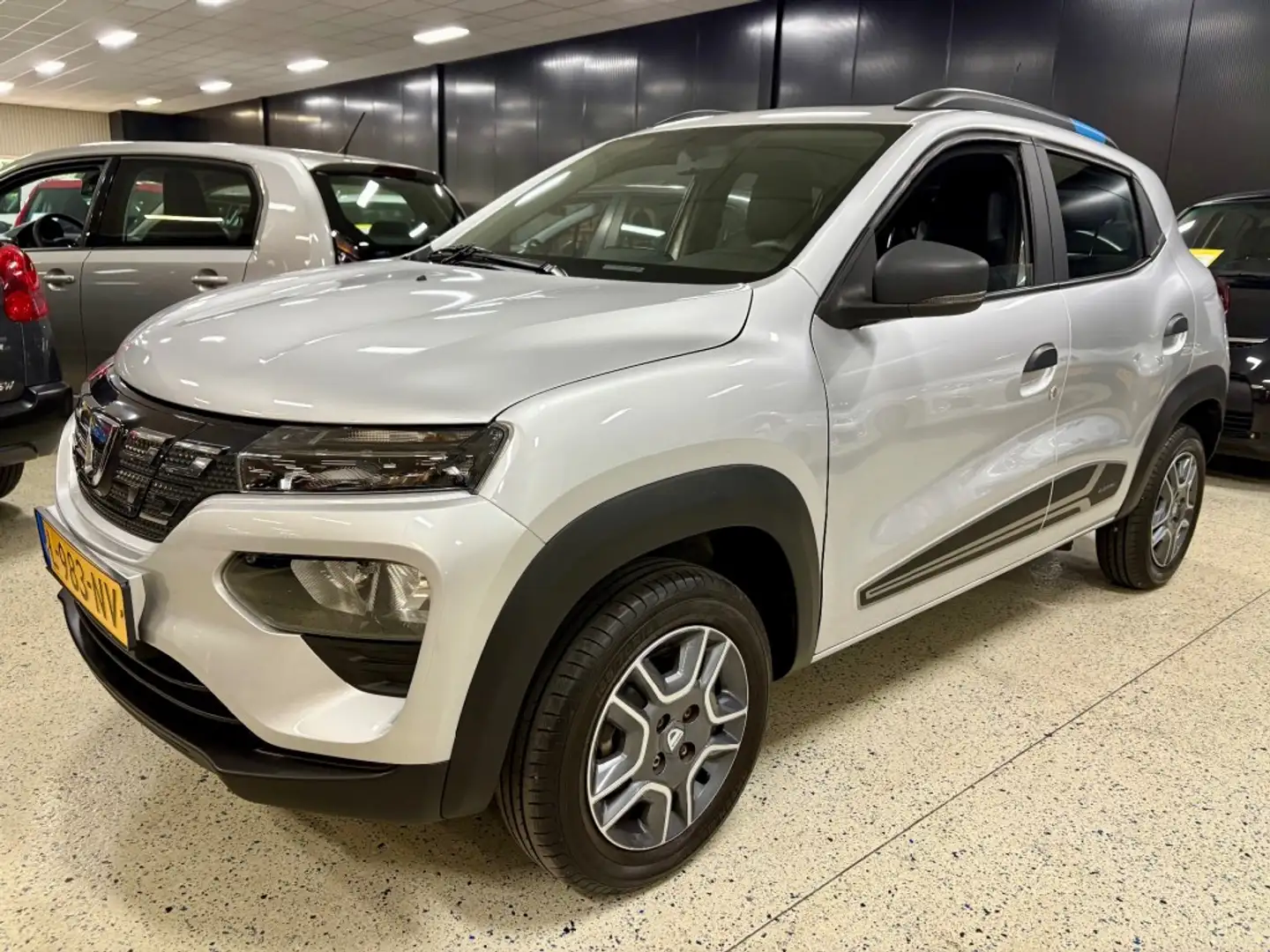 Dacia Spring BUSINESS / Camera / Cruise / Navi / Dab / Airco / Grijs - 1