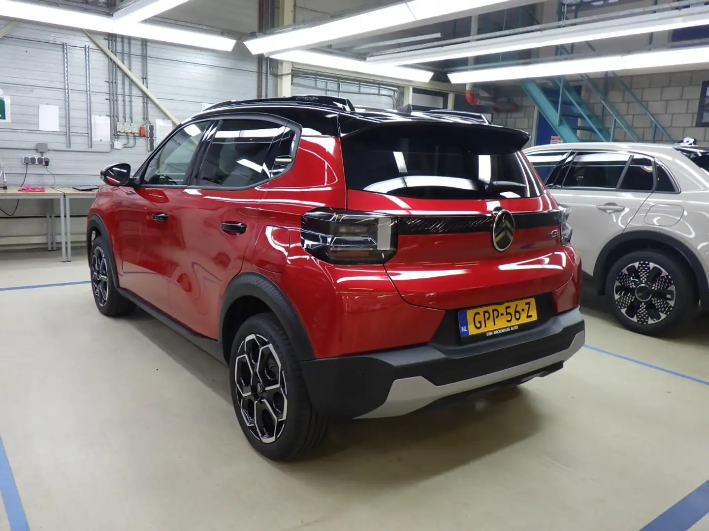 Citroen C3 Ë-C3 Max 113pk 44 kWh | 11 kW lader | Achterbank i Rood - 2
