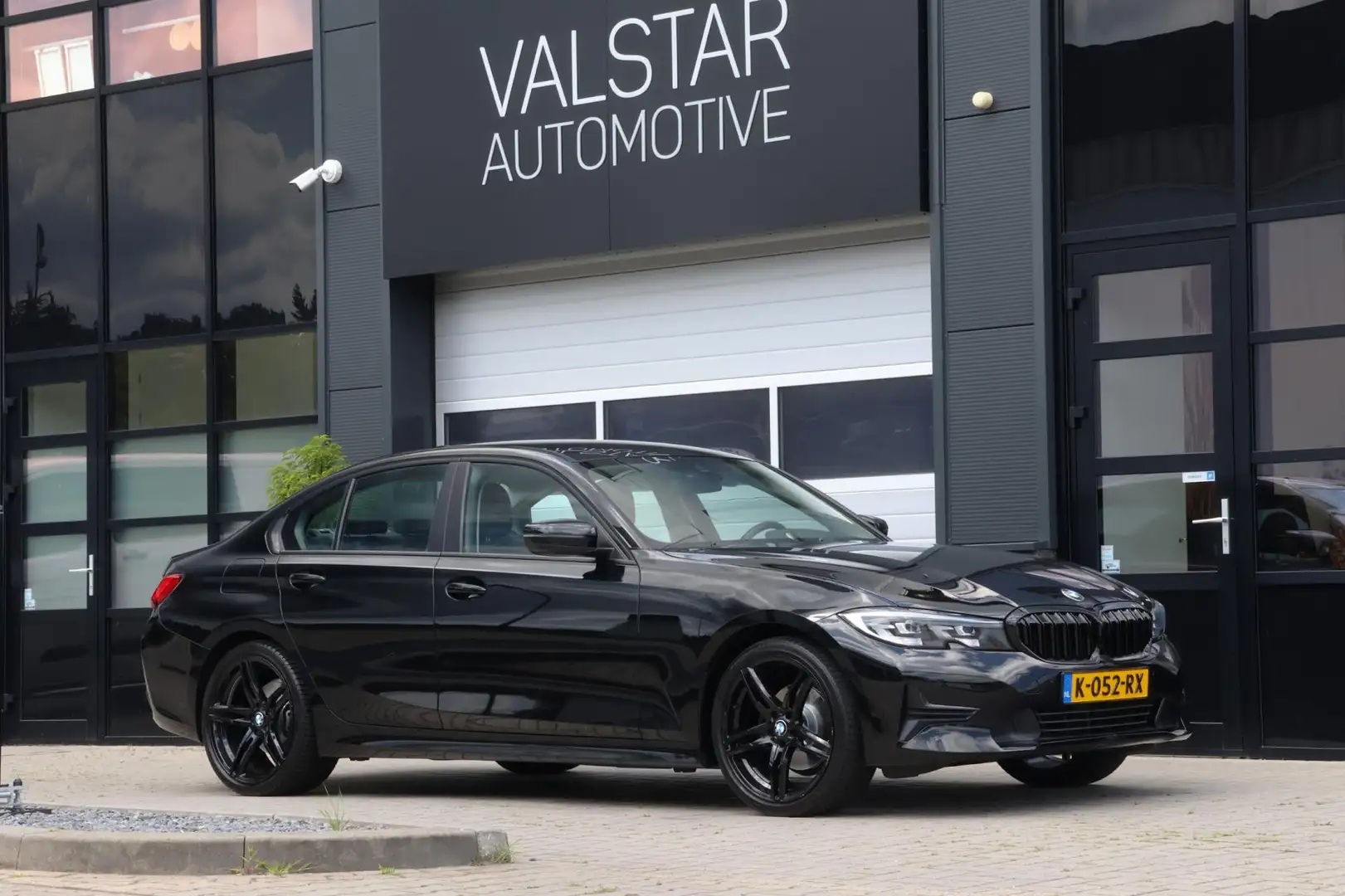 BMW 320 3-serie 320i High Executive Black Edition | 184 PK Nero - 1