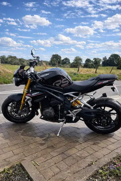 Triumph Speed Triple 1200 RS - foto 2