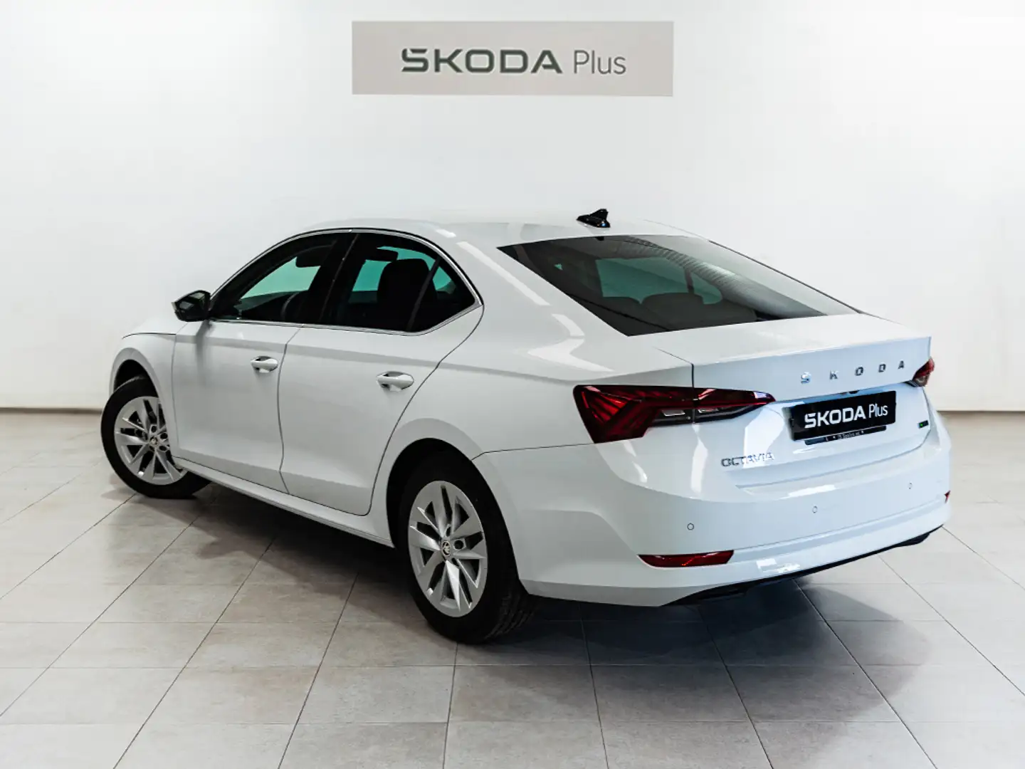 Skoda Octavia 1.5 TSI MHEV Ambition Plus DSG Wit - 2