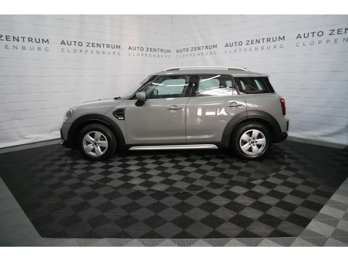 MINI Cooper D Clubman Essential Trim Panor+LED+Navi+ Gris - 2
