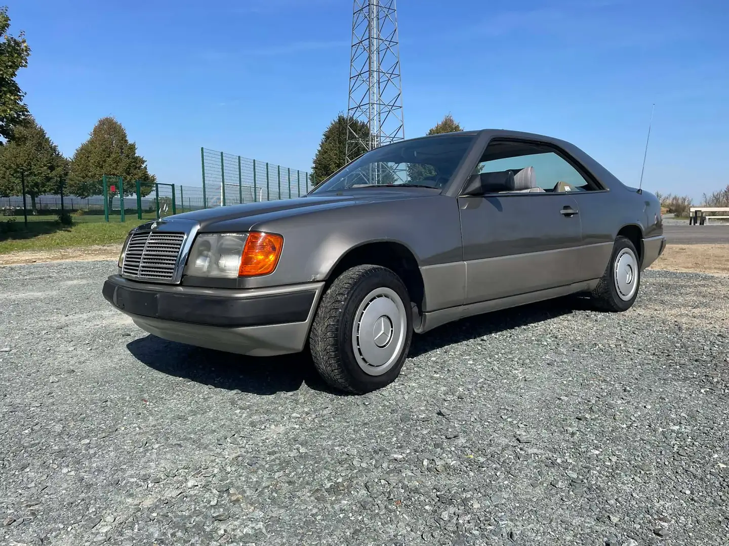 Mercedes-Benz Baureihe 124 CE-Klasse 230 CE Grau - 1