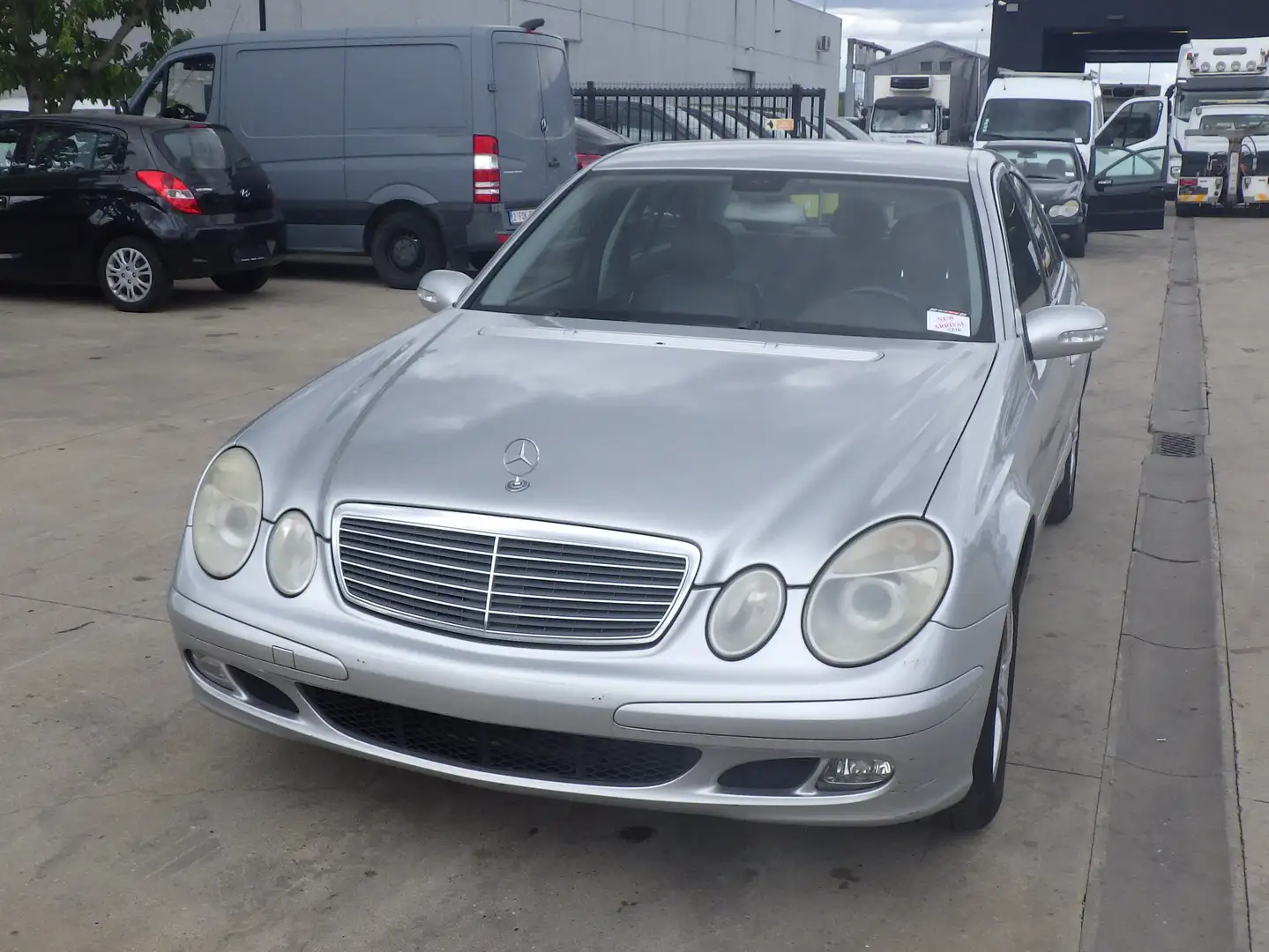 Mercedes-Benz E 220 (Stock ID 13216) Argent - 1
