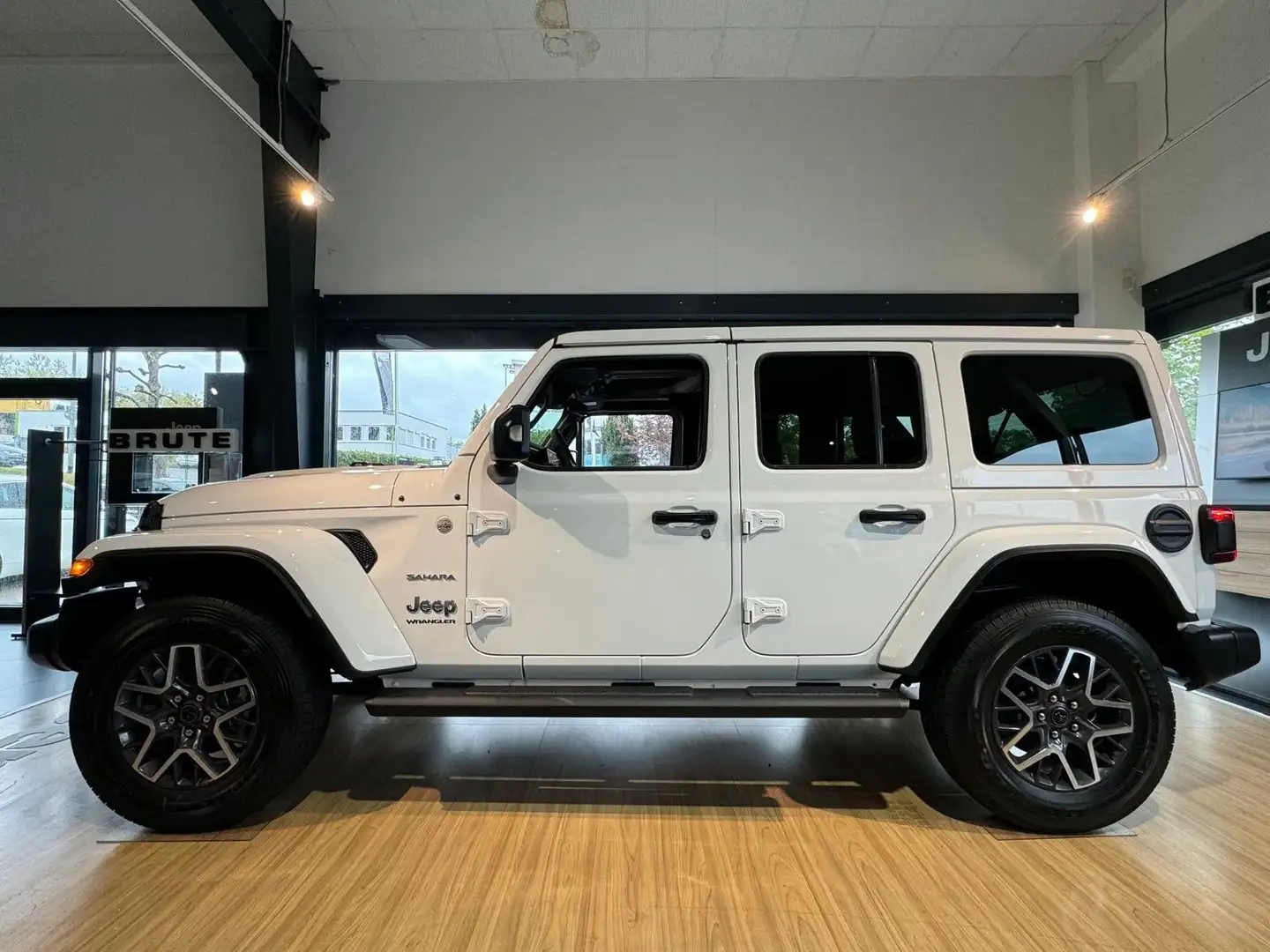 Jeep Wrangler Unlimited MY24 Sahara 2.0+FACELIFT+ACC+ White - 2