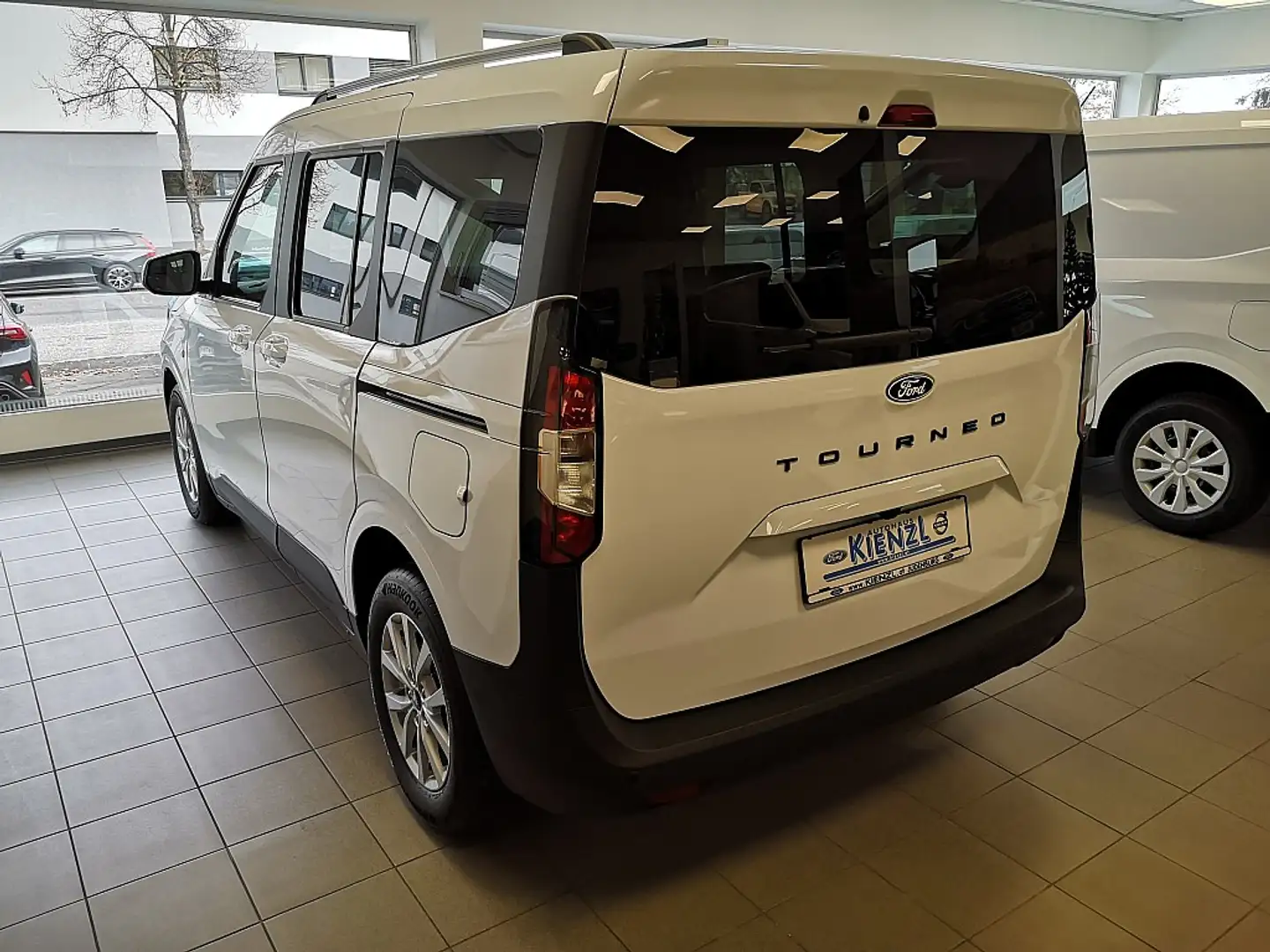 Ford Tourneo Courier 1,0 EcoBoost Titanium Weiß - 2