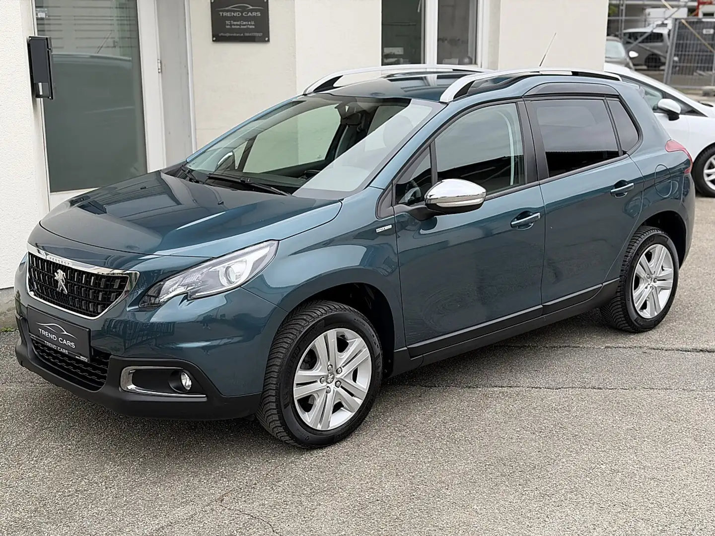 Peugeot 2008 1,2 PureTech 82 Active S&S | Service + Zahnriem... Blau - 1